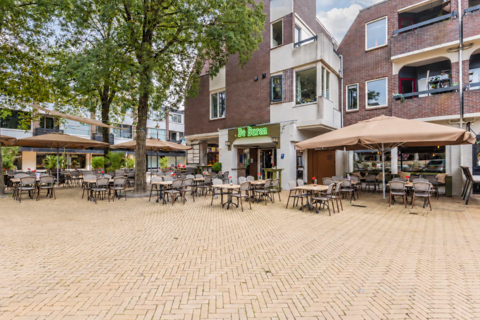 Het terras van De Buren aan het Leienplein
